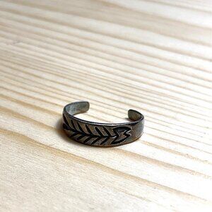 Native American Stamped Arrow Silver Adjustable Toe Ring